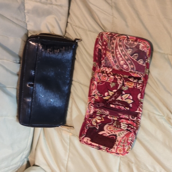 🔥Clutch and Vera Bradley wallet - Picture 2 of 6
